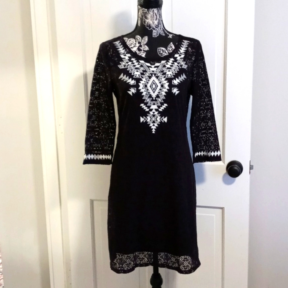 🖤Express🖤 - Black/White Embroidered Tribal Print Lace Overlay 3/4 Sleeve Dress